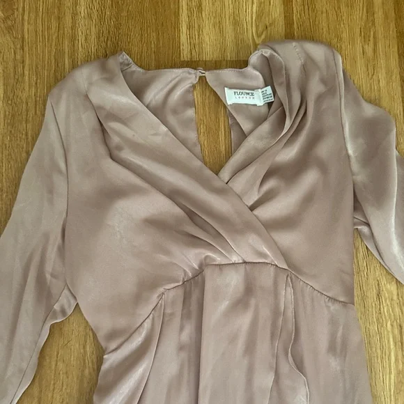 Chic Long Sleeve Dress in Soft Taupe - Picture 3 of 10